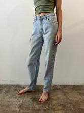 90s Levis Loose Fit Denim Jeans