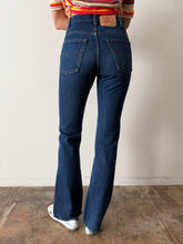 Dark Wash Levis Flares 28w