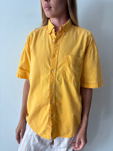 90s Gap Yellow Short Sleeve Mens Shirt